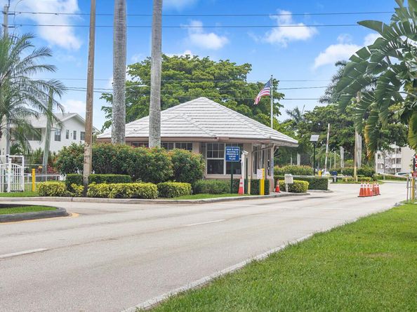 98 Bedford D 98, West Palm Beach FL 33417