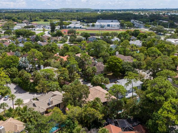 3508 Wildflower Dr, Coral Springs FL 33065