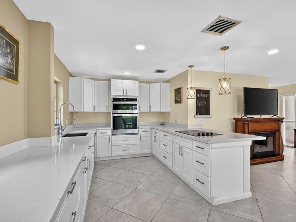 324 Orange Tree Drive 5, Atlantis FL 33462