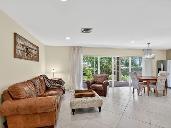 324 Orange Tree Drive 5, Atlantis FL 33462