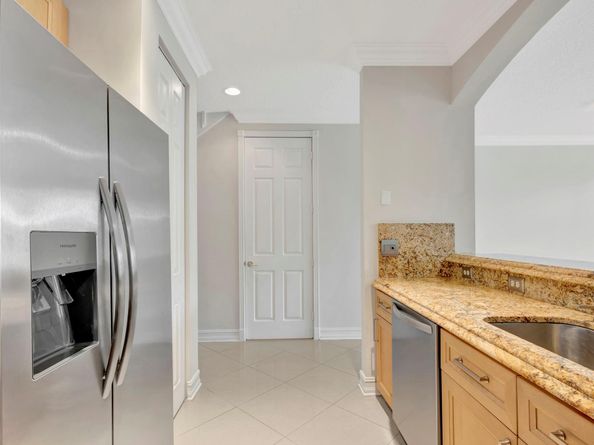 105 Bella Vita Dr 105, Royal Palm Beach FL 33411