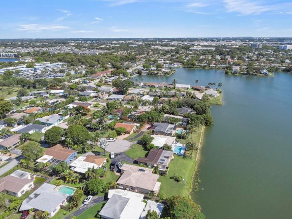1774 NW 39th Pl, Oakland Park FL 33309