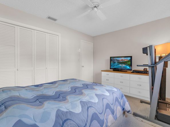 1774 NW 39th Pl, Oakland Park FL 33309