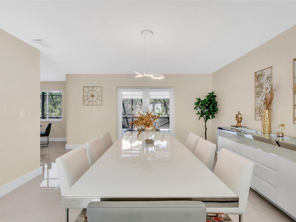 960 NW 201st Ter, Pembroke Pines FL 33029