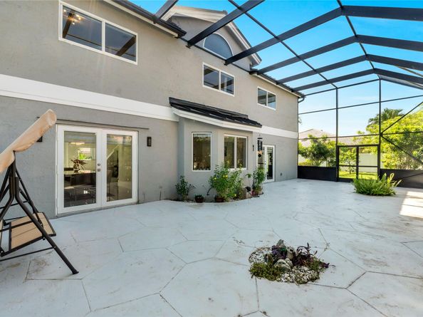 960 NW 201st Ter, Pembroke Pines FL 33029