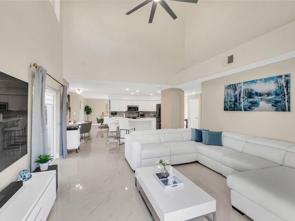 960 NW 201st Ter, Pembroke Pines FL 33029