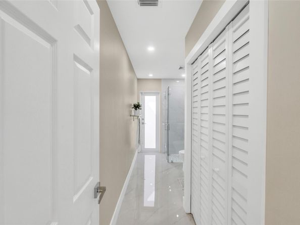 960 NW 201st Ter, Pembroke Pines FL 33029
