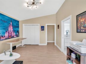 960 NW 201st Ter, Pembroke Pines FL 33029