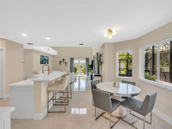 960 NW 201st Ter, Pembroke Pines FL 33029