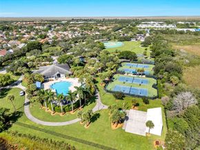 960 NW 201st Ter, Pembroke Pines FL 33029