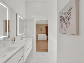960 NW 201st Ter, Pembroke Pines FL 33029