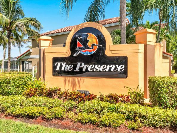 960 NW 201st Ter, Pembroke Pines FL 33029
