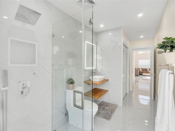 960 NW 201st Ter, Pembroke Pines FL 33029
