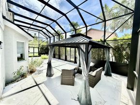 960 NW 201st Ter, Pembroke Pines FL 33029