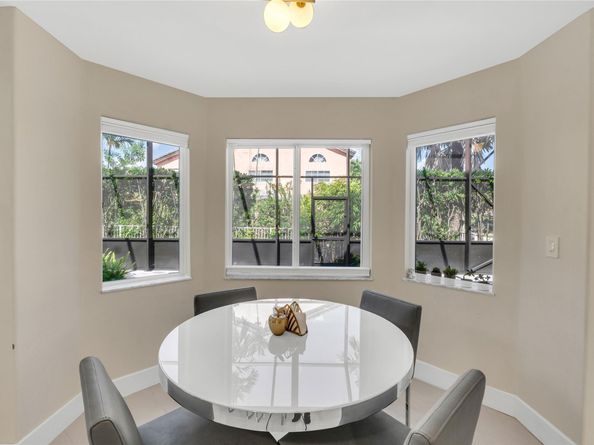 960 NW 201st Ter, Pembroke Pines FL 33029