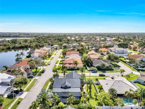 960 NW 201st Ter, Pembroke Pines FL 33029