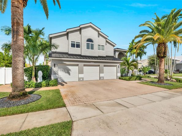 960 NW 201st Ter, Pembroke Pines FL 33029