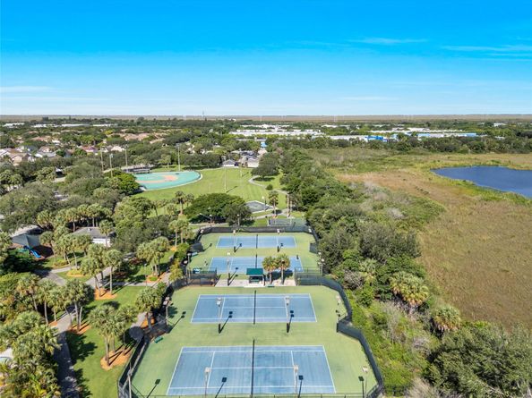 960 NW 201st Ter, Pembroke Pines FL 33029