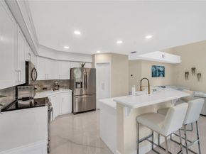 960 NW 201st Ter, Pembroke Pines FL 33029
