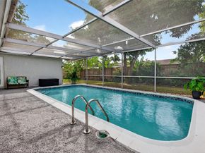 8800 NW 5th St, Pembroke Pines FL 33024