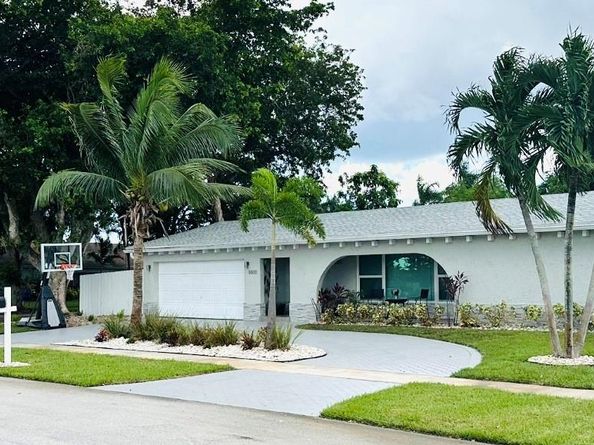8800 NW 5th St, Pembroke Pines FL 33024