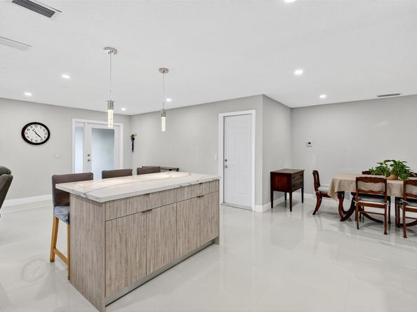 8800 NW 5th St, Pembroke Pines FL 33024