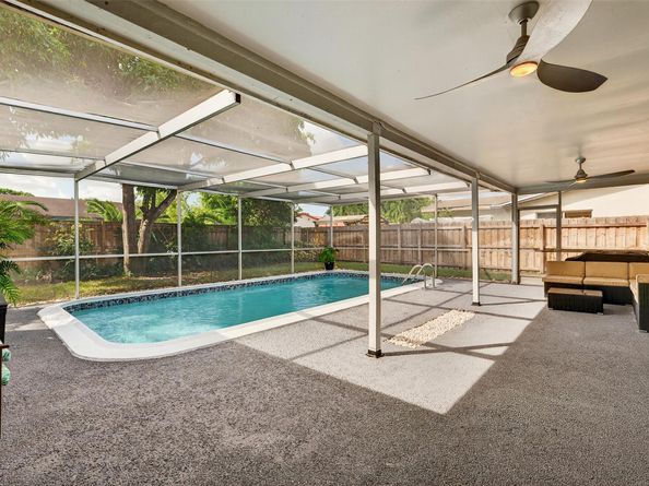 8800 NW 5th St, Pembroke Pines FL 33024