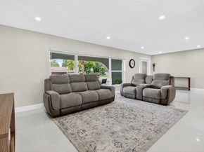 8800 NW 5th St, Pembroke Pines FL 33024
