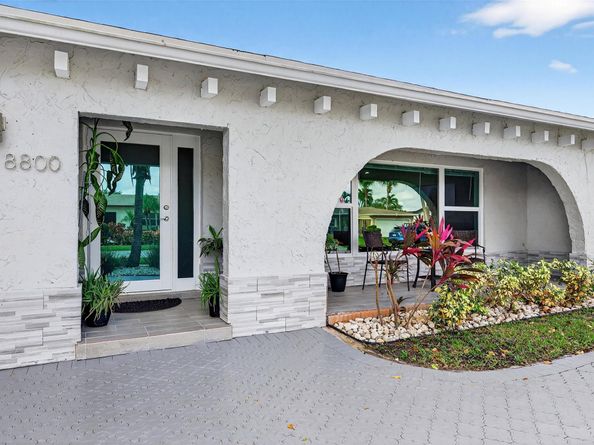 8800 NW 5th St, Pembroke Pines FL 33024