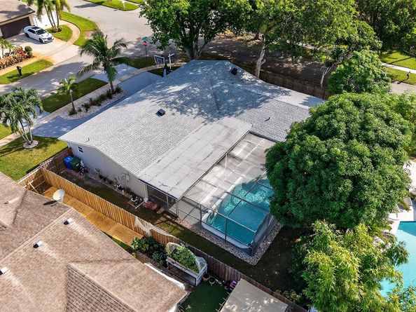 8800 NW 5th St, Pembroke Pines FL 33024