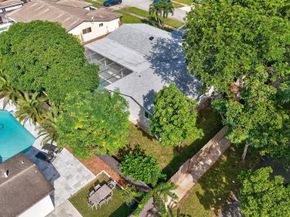 8800 NW 5th St, Pembroke Pines FL 33024