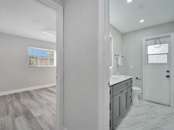 8800 NW 5th St, Pembroke Pines FL 33024