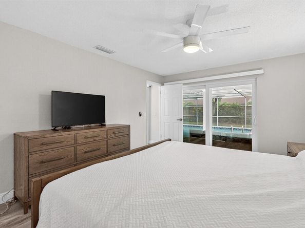 8800 NW 5th St, Pembroke Pines FL 33024