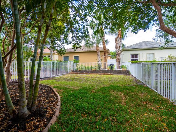 5661 NW 125th Avenue, Coral Springs FL 33076