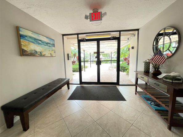 3051 S Palm Aire Dr 204, Pompano Beach FL 33069