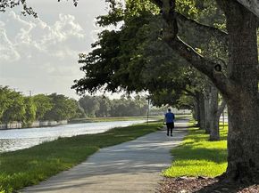 3051 S Palm Aire Dr 204, Pompano Beach FL 33069