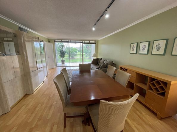 3051 S Palm Aire Dr 204, Pompano Beach FL 33069