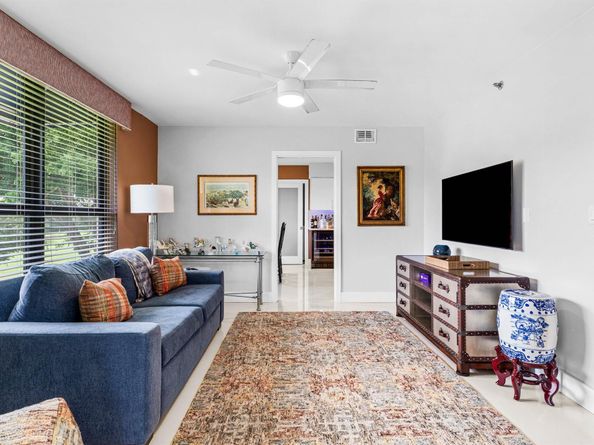7572 Regency Lake Drive 301, Boca Raton FL 33433