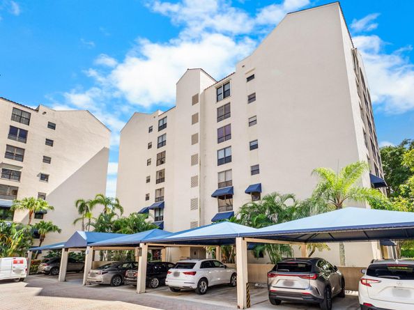 7572 Regency Lake Drive 301, Boca Raton FL 33433