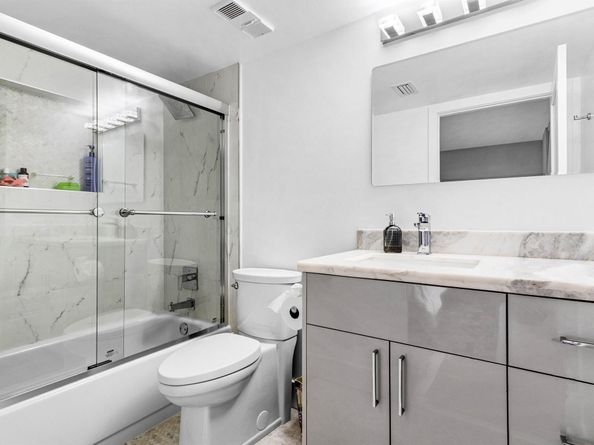 7572 Regency Lake Drive 301, Boca Raton FL 33433