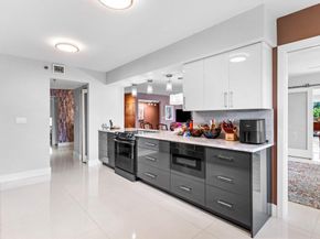 7572 Regency Lake Drive 301, Boca Raton FL 33433