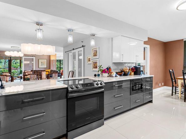 7572 Regency Lake Drive 301, Boca Raton FL 33433