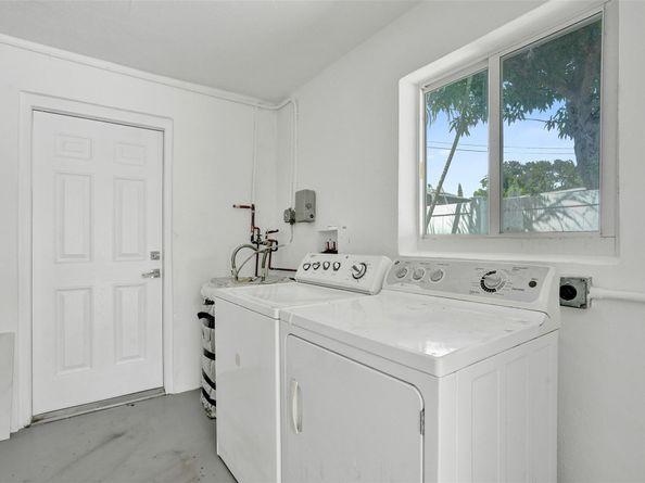 3821 NW 3rd Ave, Oakland Park FL 33309