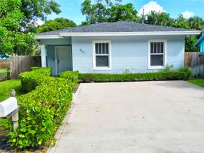 627 47th St, West Palm Beach FL 33407