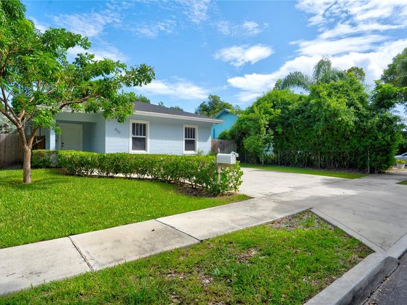 627 47th St, West Palm Beach FL 33407