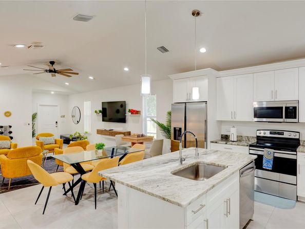 627 47th St, West Palm Beach FL 33407