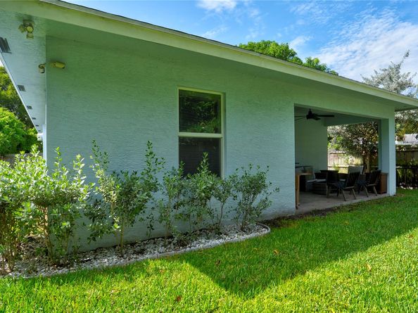 627 47th St, West Palm Beach FL 33407