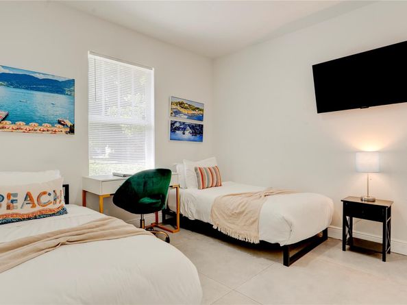 627 47th St, West Palm Beach FL 33407