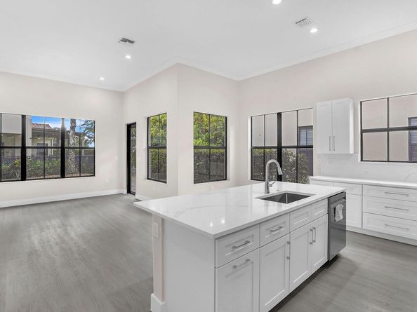 8504 NW 37th Ct, Pembroke Pines FL 33024