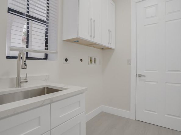 8504 NW 37th Ct, Pembroke Pines FL 33024